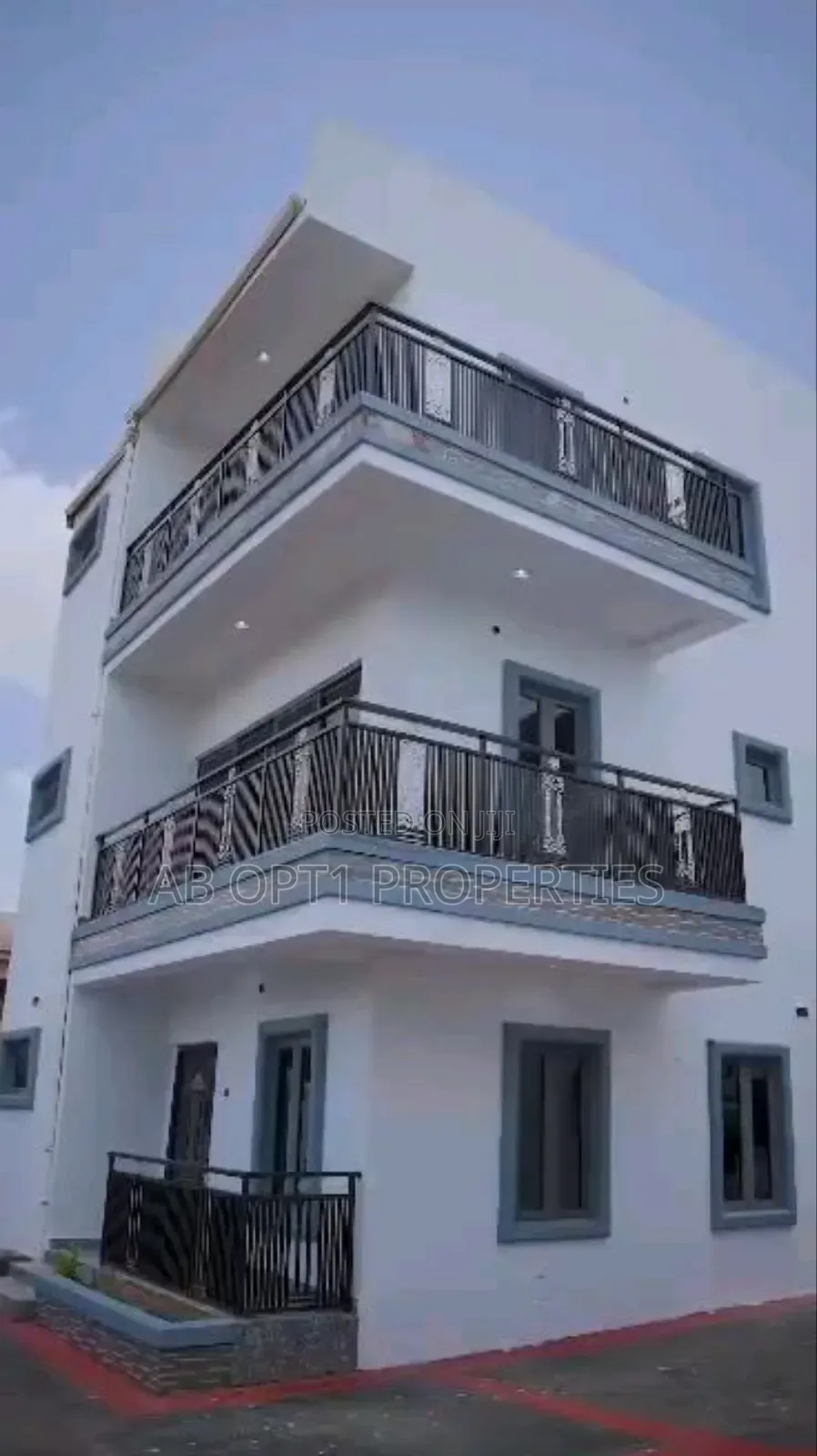 4bdrm Block of Flats in Ekenhuan Road, Benin City for sale in Benin City