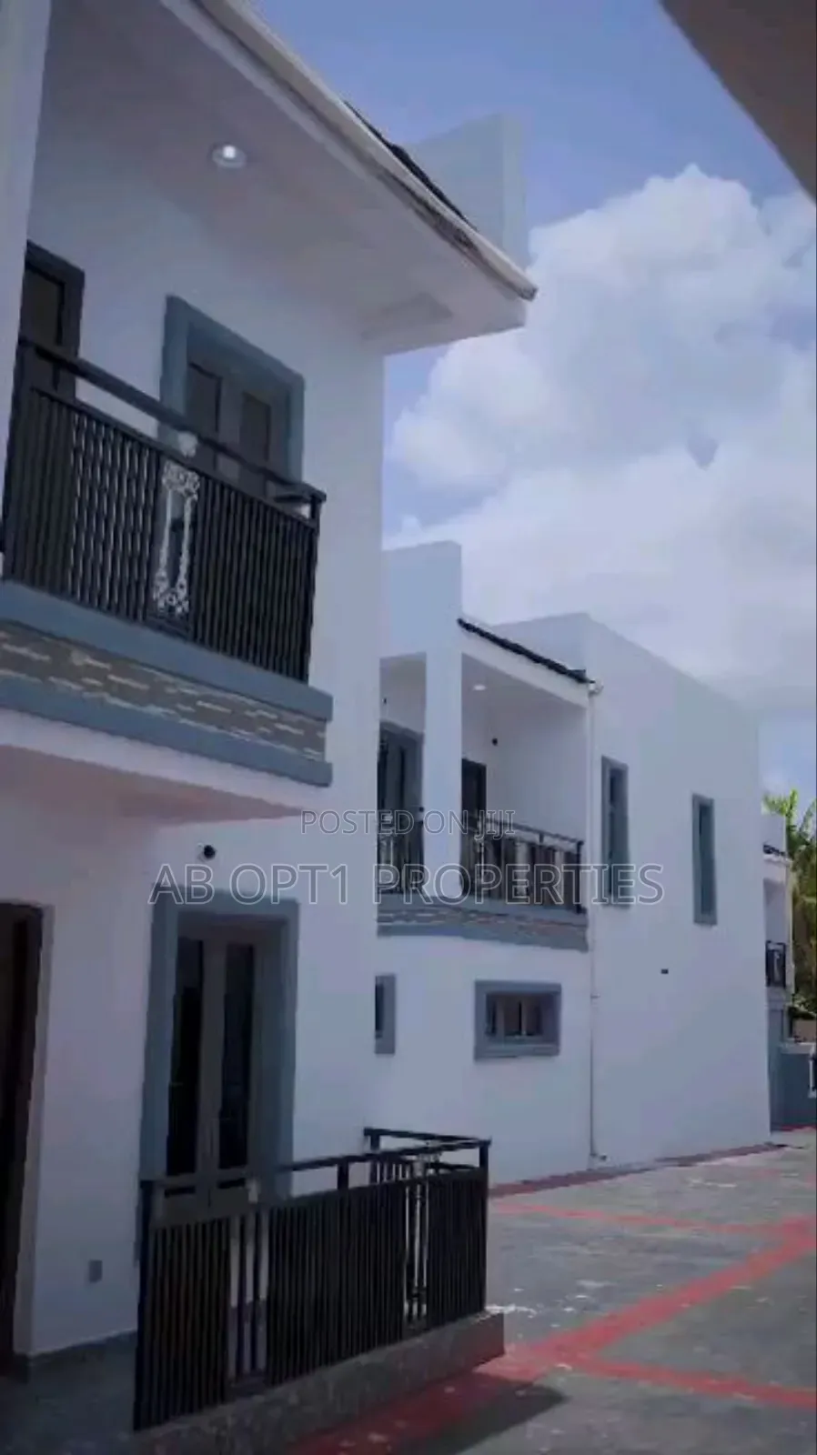 4bdrm Block of Flats in Ekenhuan Road, Benin City for sale in Benin City
