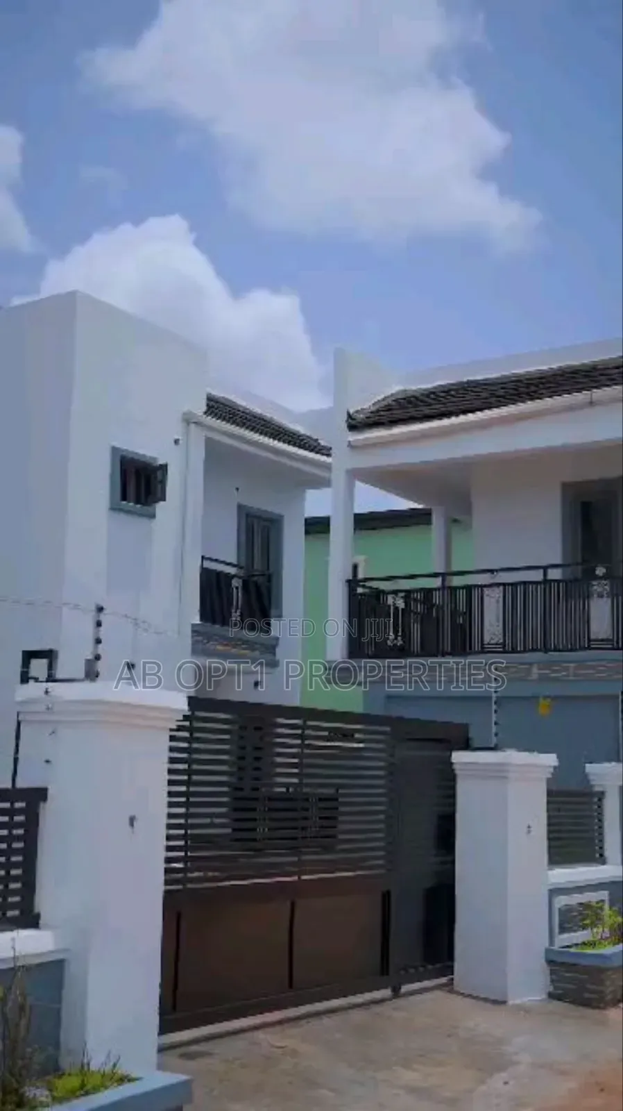4bdrm Block of Flats in Ekenhuan Road, Benin City for sale in Benin City