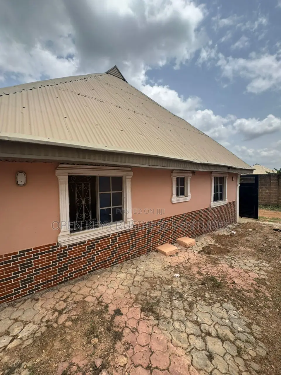 Furnished 3bdrm Bungalow in By Butoal Filling, Omi Adio for sale in Omi Adio