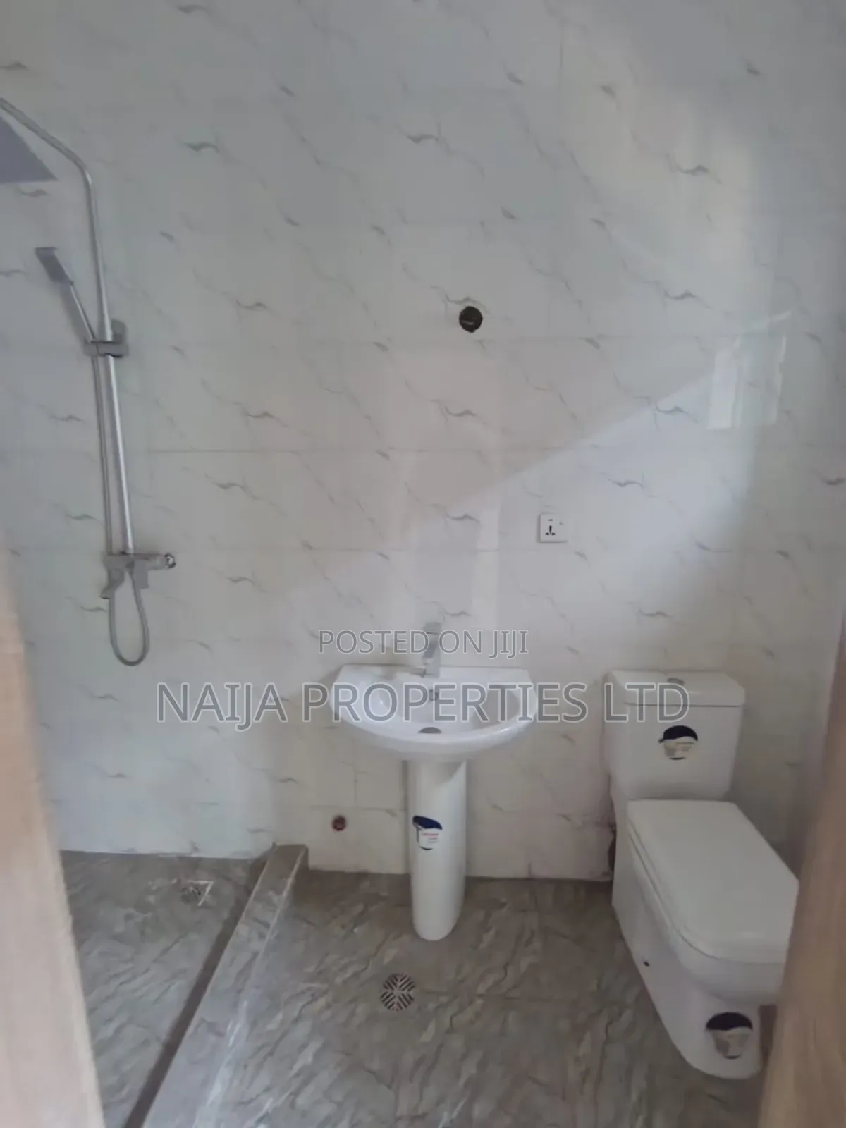 3bdrm Townhouse / Terrace in Off Lekki Coastal, Ogombo for rent in Ogombo