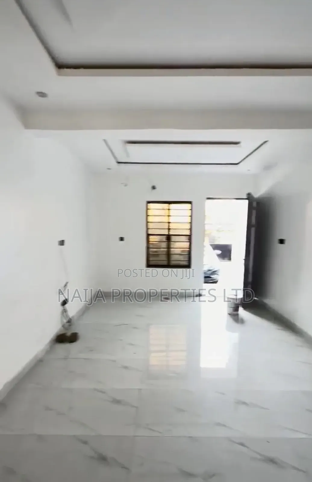 2bdrm Apartment in Igboefon for rent in Igbo-efon