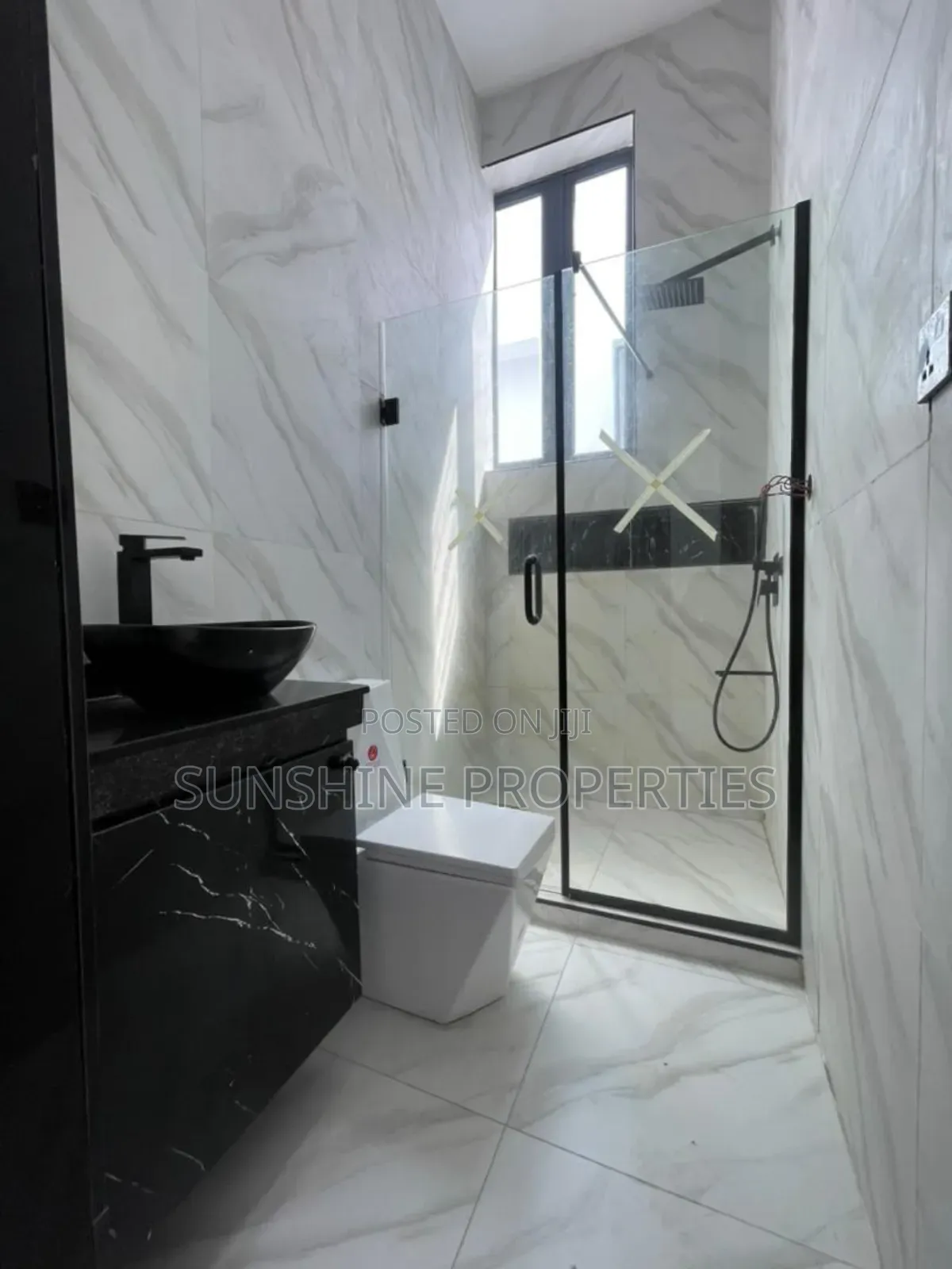 5bdrm Duplex in Chevron for sale in Chevron