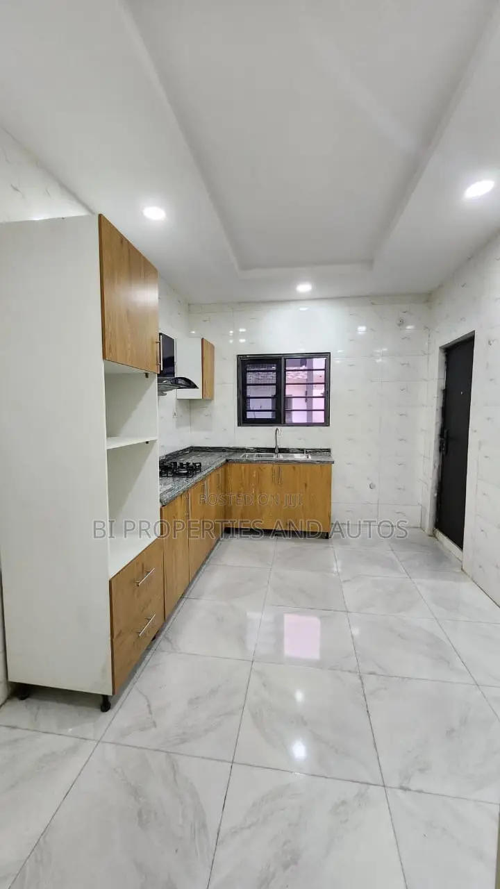 3bdrm Duplex in Isheri North for sale in Isheri North