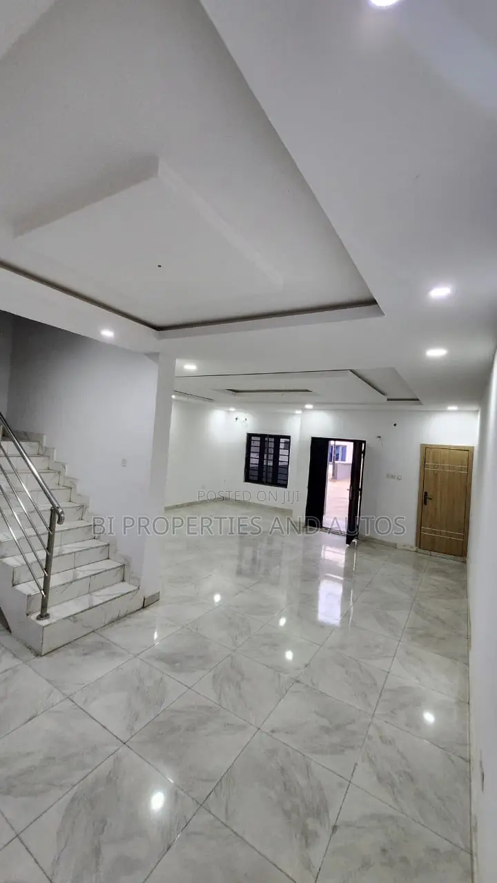 3bdrm Duplex in Isheri North for sale in Isheri North