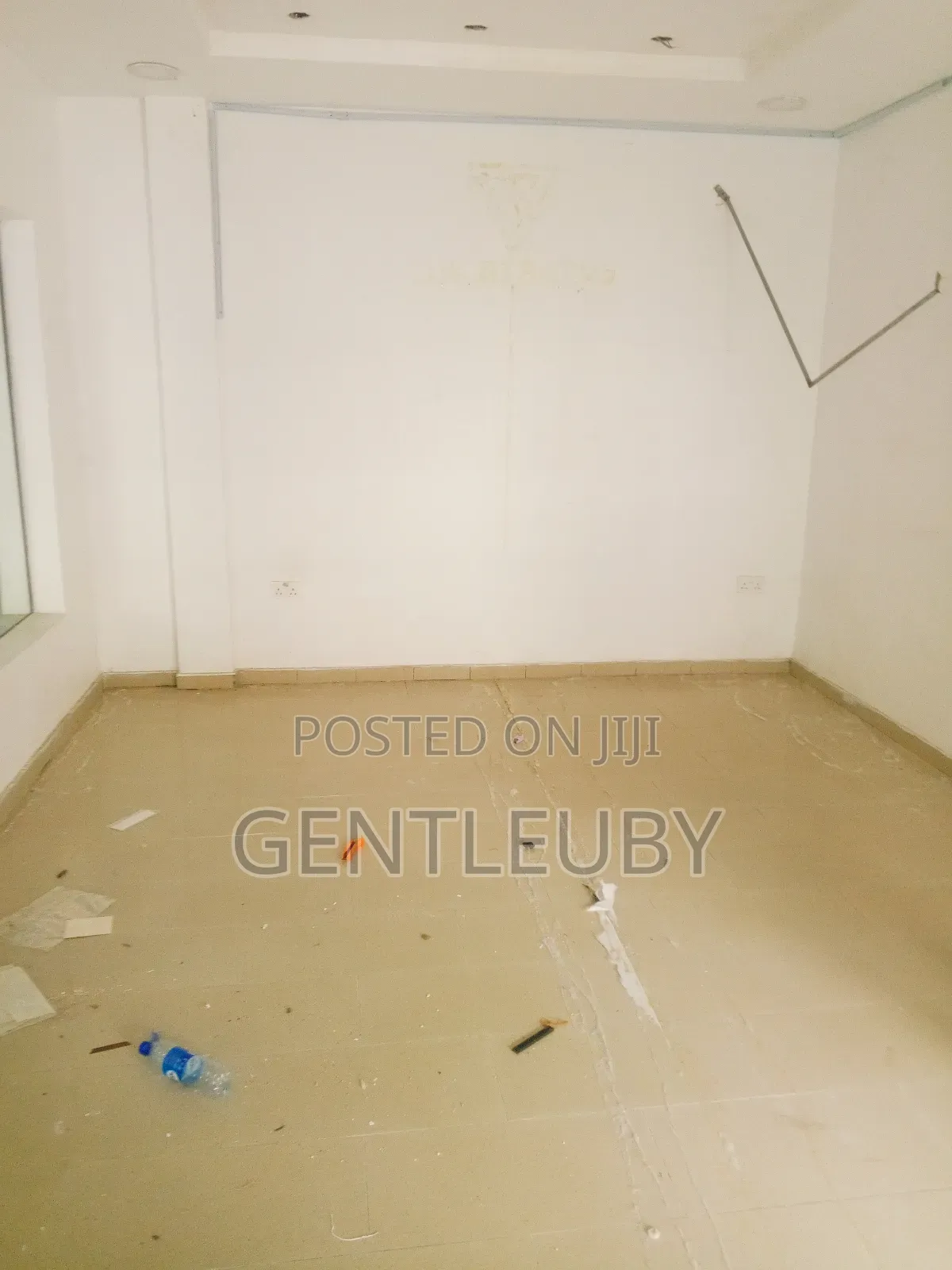 Office/Shop Space For Rent, Lekki Phase 1 in Lekki