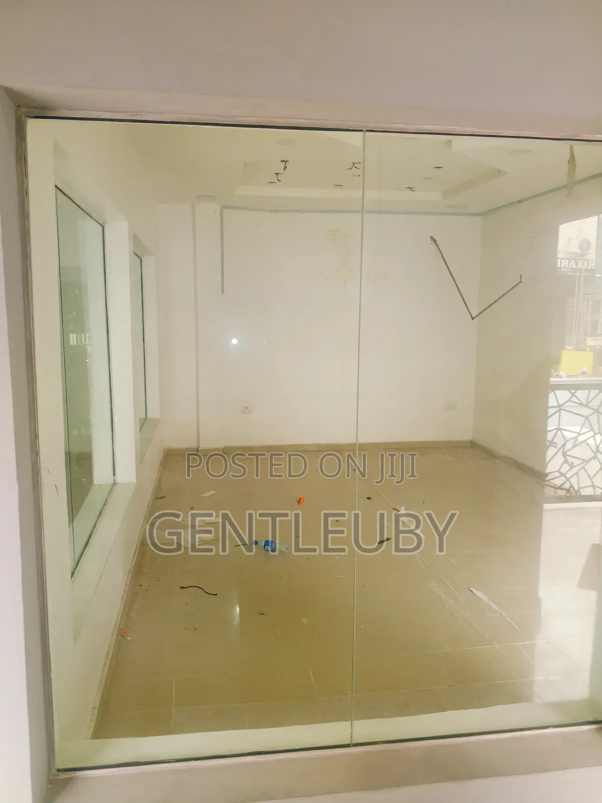Office/Shop Space For Rent, Lekki Phase 1 in Lekki