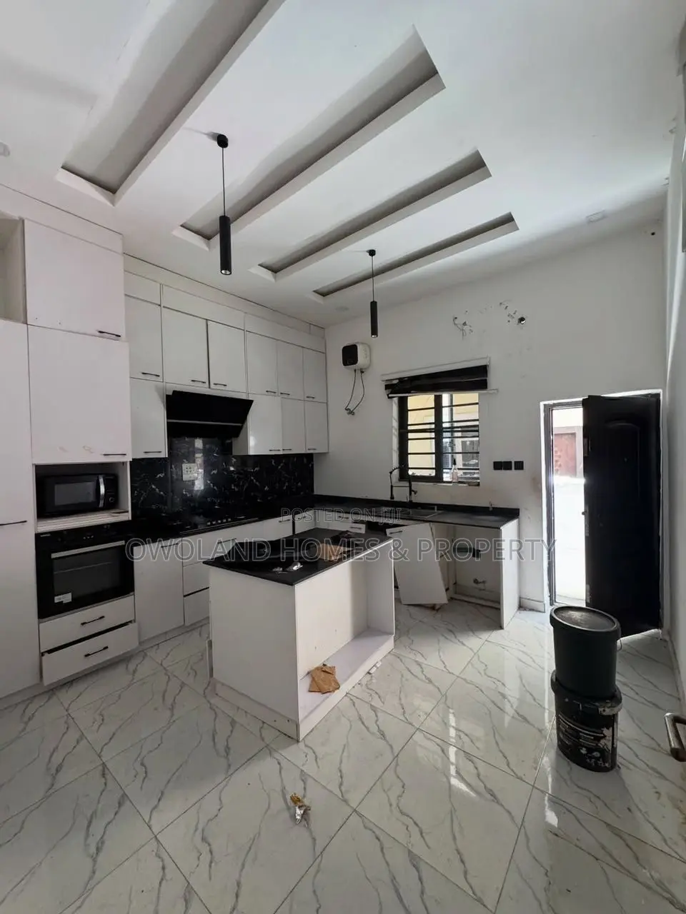 4bdrm Duplex in Idado for rent in Idado