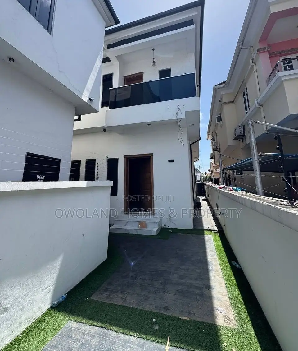 4bdrm Duplex in Idado for rent in Idado