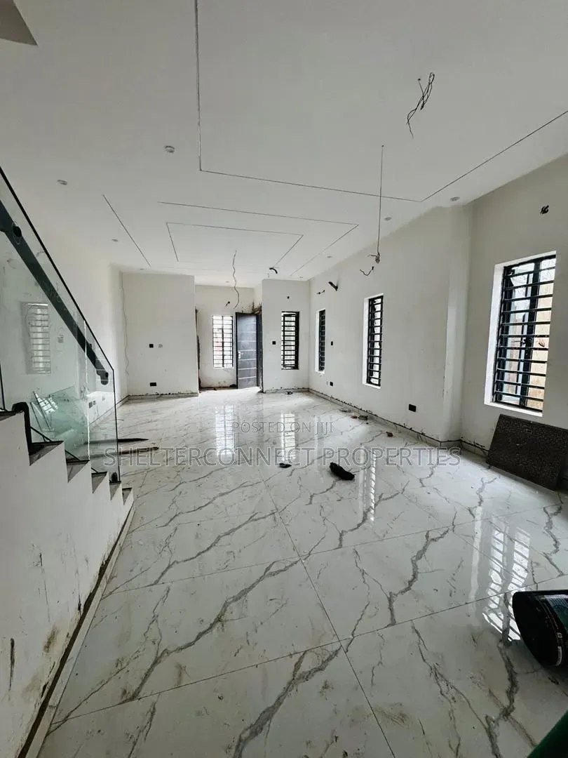 3bdrm Duplex in GRA Phase 1 for sale in GRA Phase 1