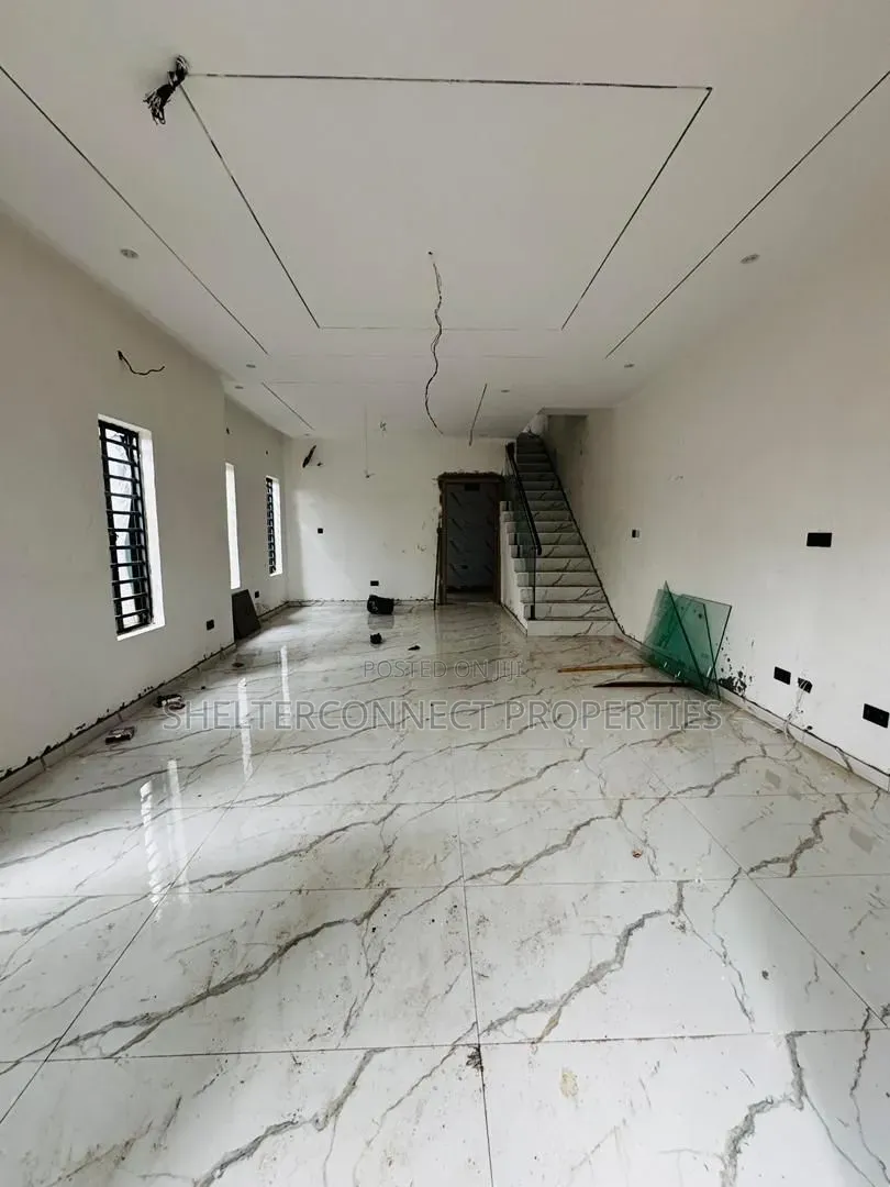 3bdrm Duplex in GRA Phase 1 for sale in GRA Phase 1