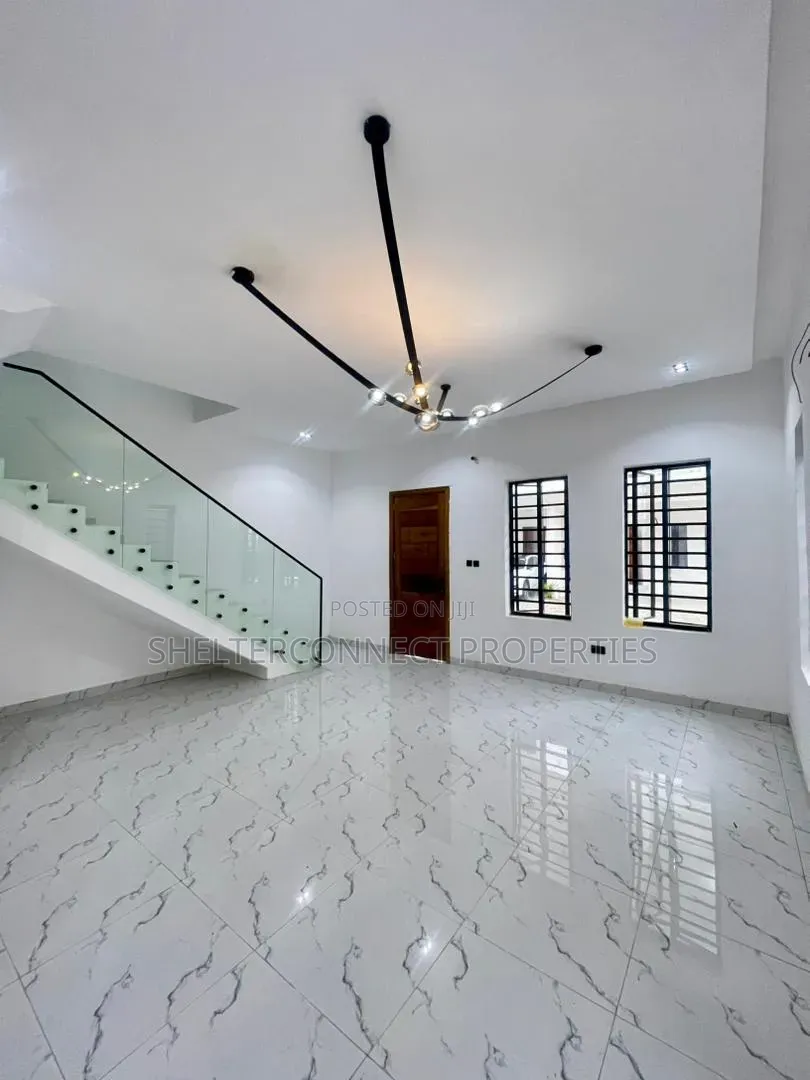 5bdrm Duplex in Ikate for sale in Ikate