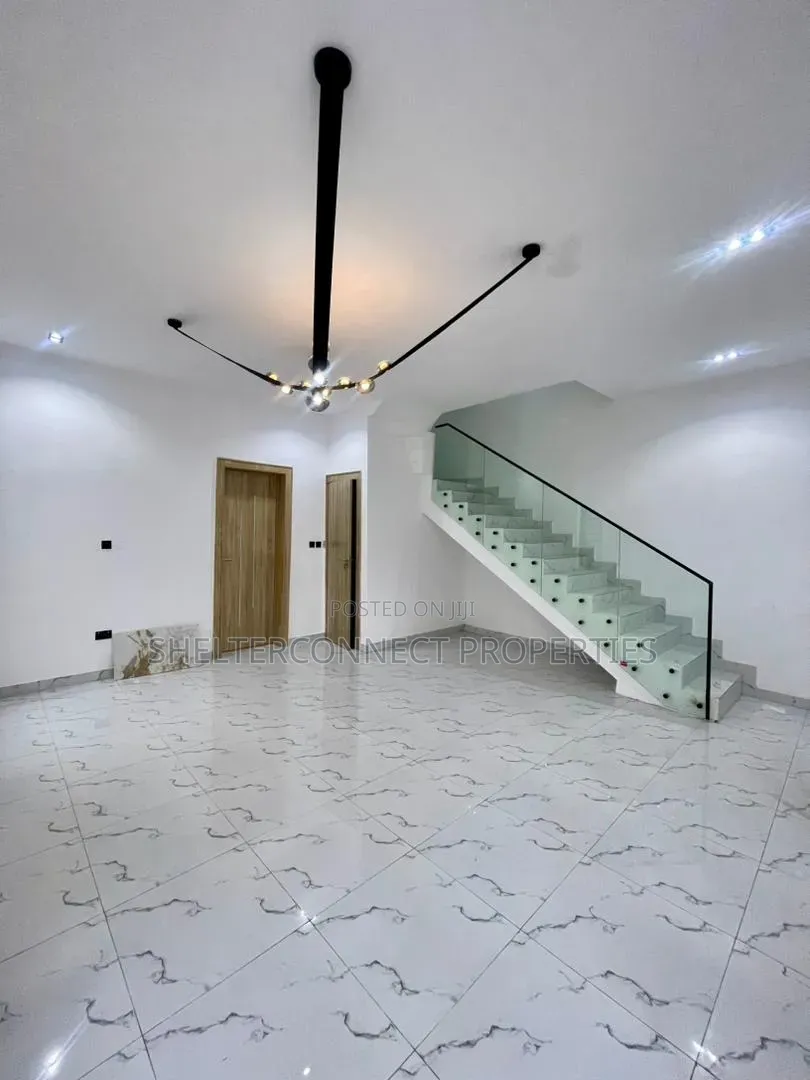5bdrm Duplex in Ikate for sale in Ikate
