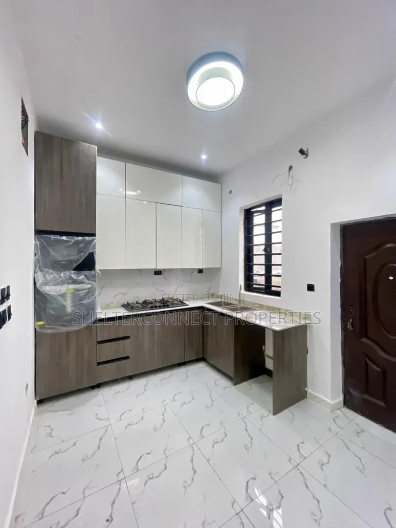 5bdrm Duplex in Ikate for sale in Ikate