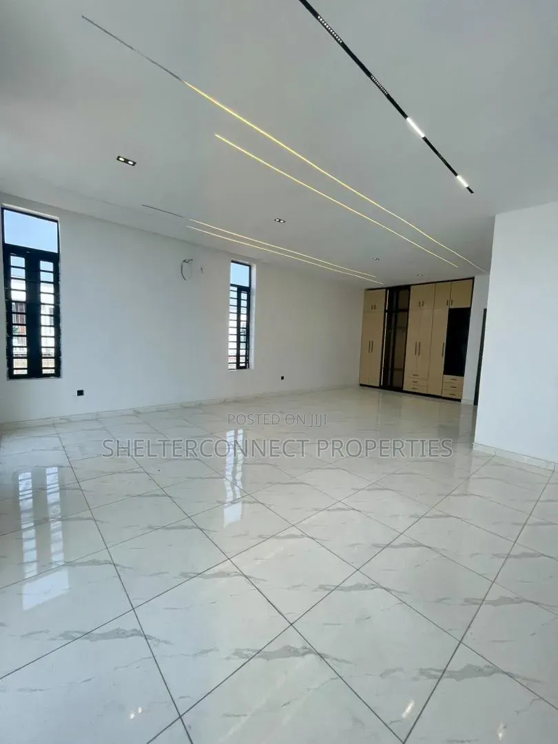 4bdrm Duplex in Ologolo for sale in Ologolo