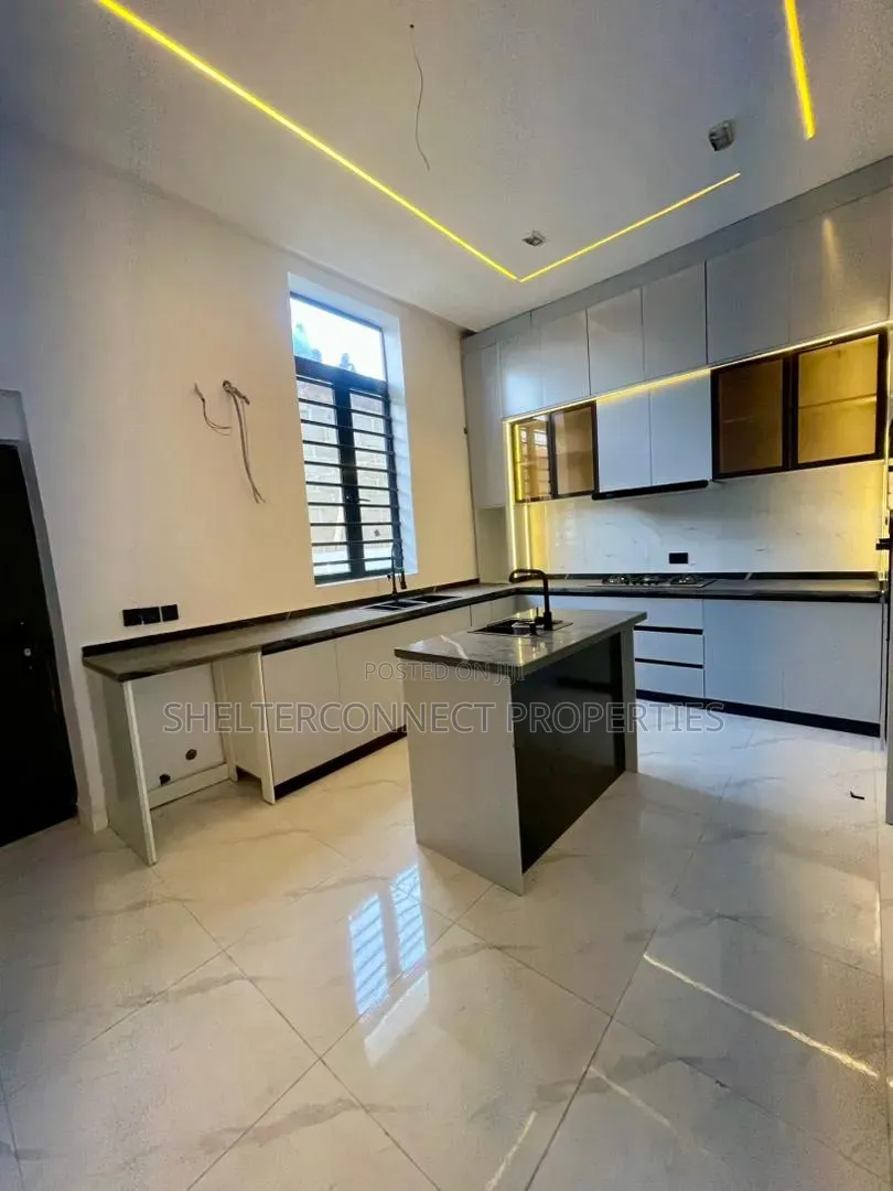 4bdrm Duplex in Ologolo for sale in Ologolo