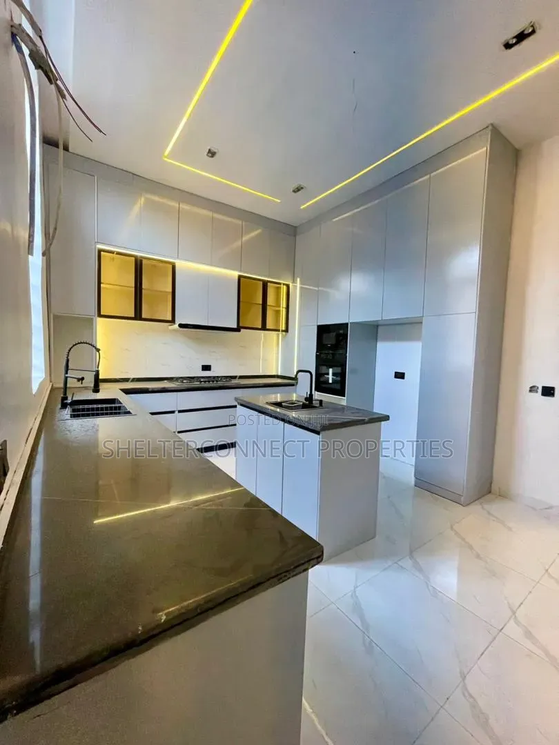 4bdrm Duplex in Ologolo for sale in Ologolo