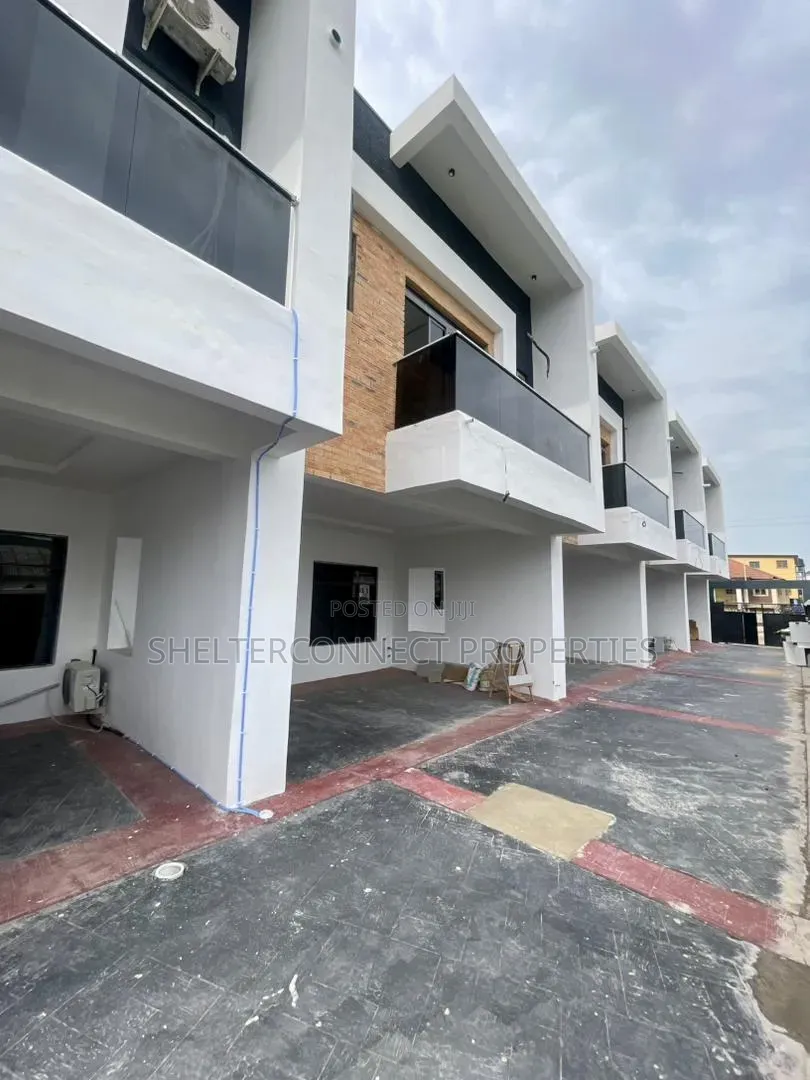 5bdrm Duplex in Lekki Phase 2 for sale in Lekki Phase 2