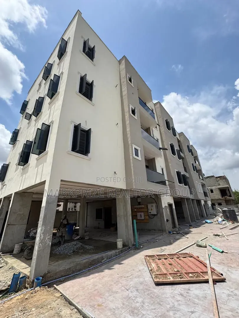 3bdrm Apartment in Yaba Lagos for sale in Sabo / Yaba