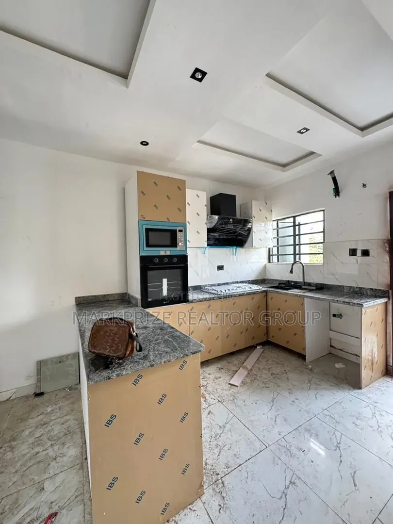 3bdrm Apartment in Yaba Lagos for sale in Sabo / Yaba