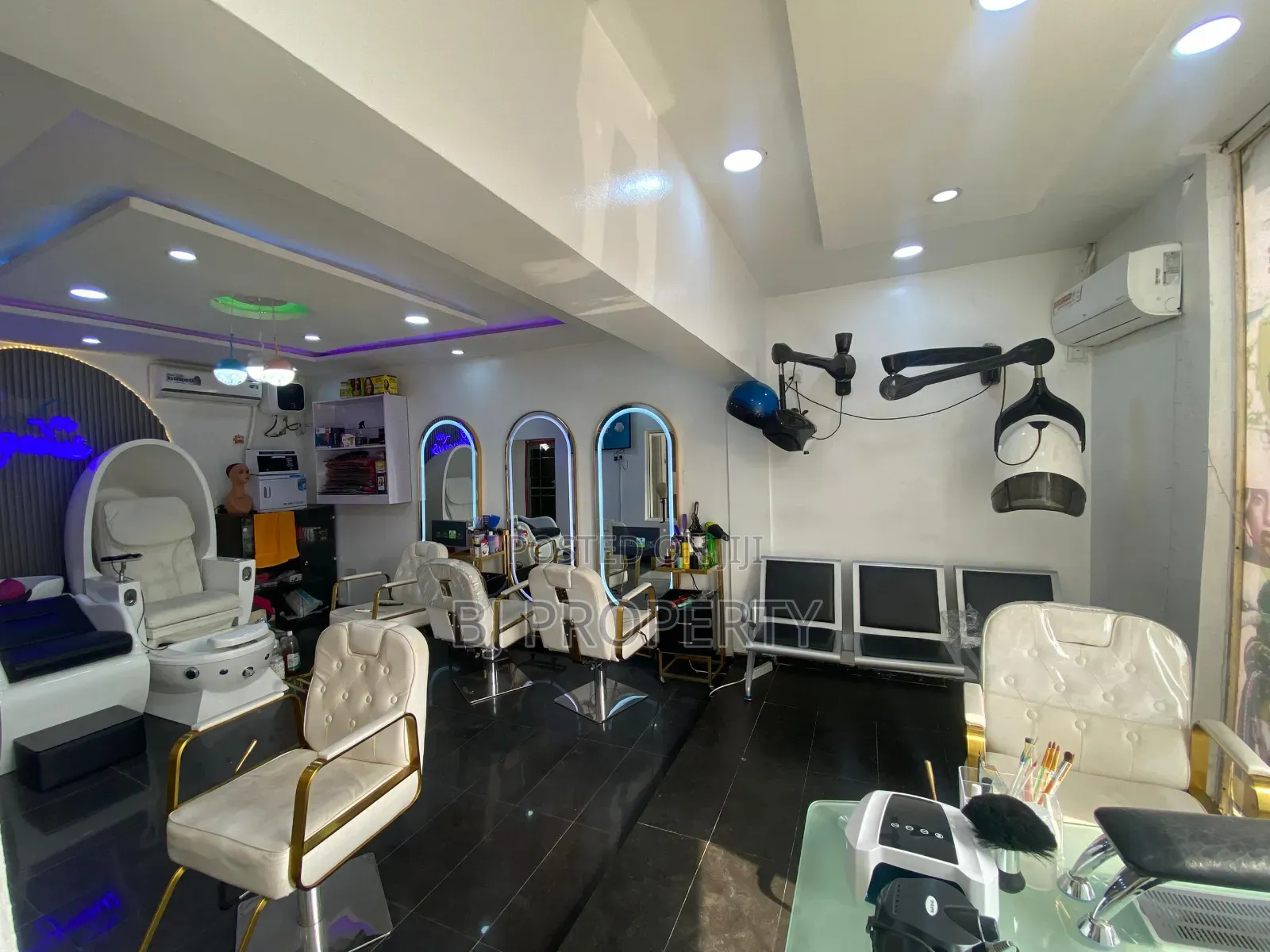Saloon and Spa With a Fashion House for Sale in Gwarinpa in Gwarinpa