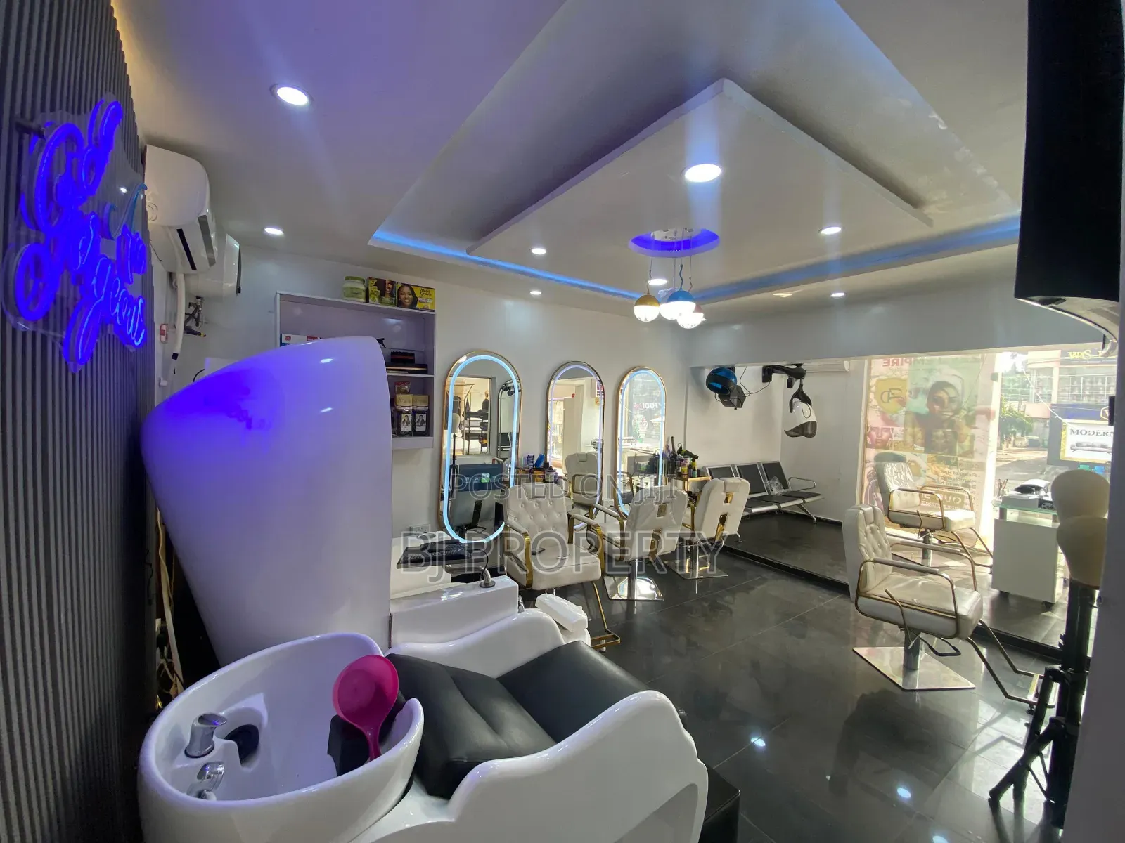Saloon and Spa With a Fashion House for Sale in Gwarinpa in Gwarinpa
