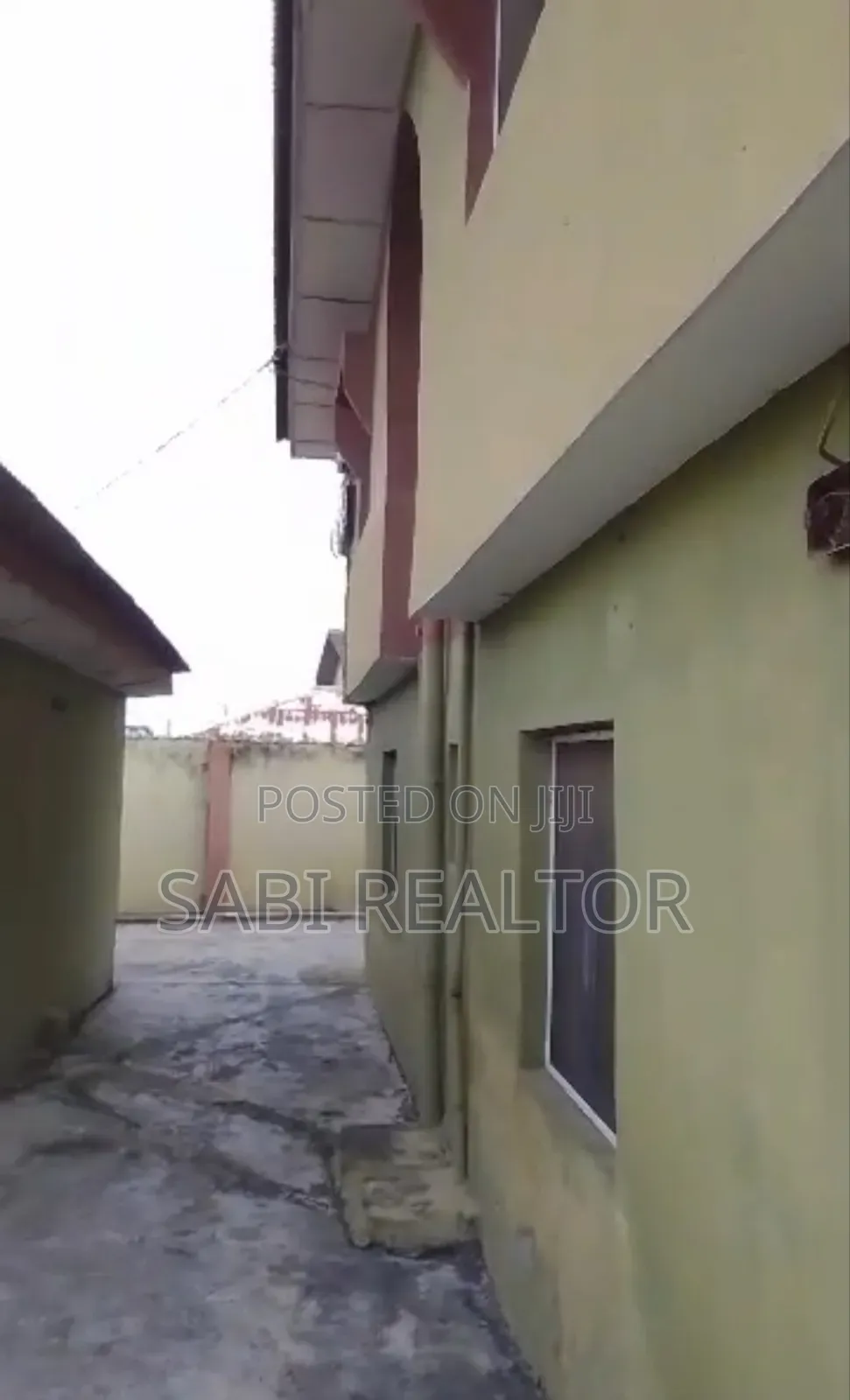 Furnished 3bdrm Block of Flats in Jakande for sale in Jakande