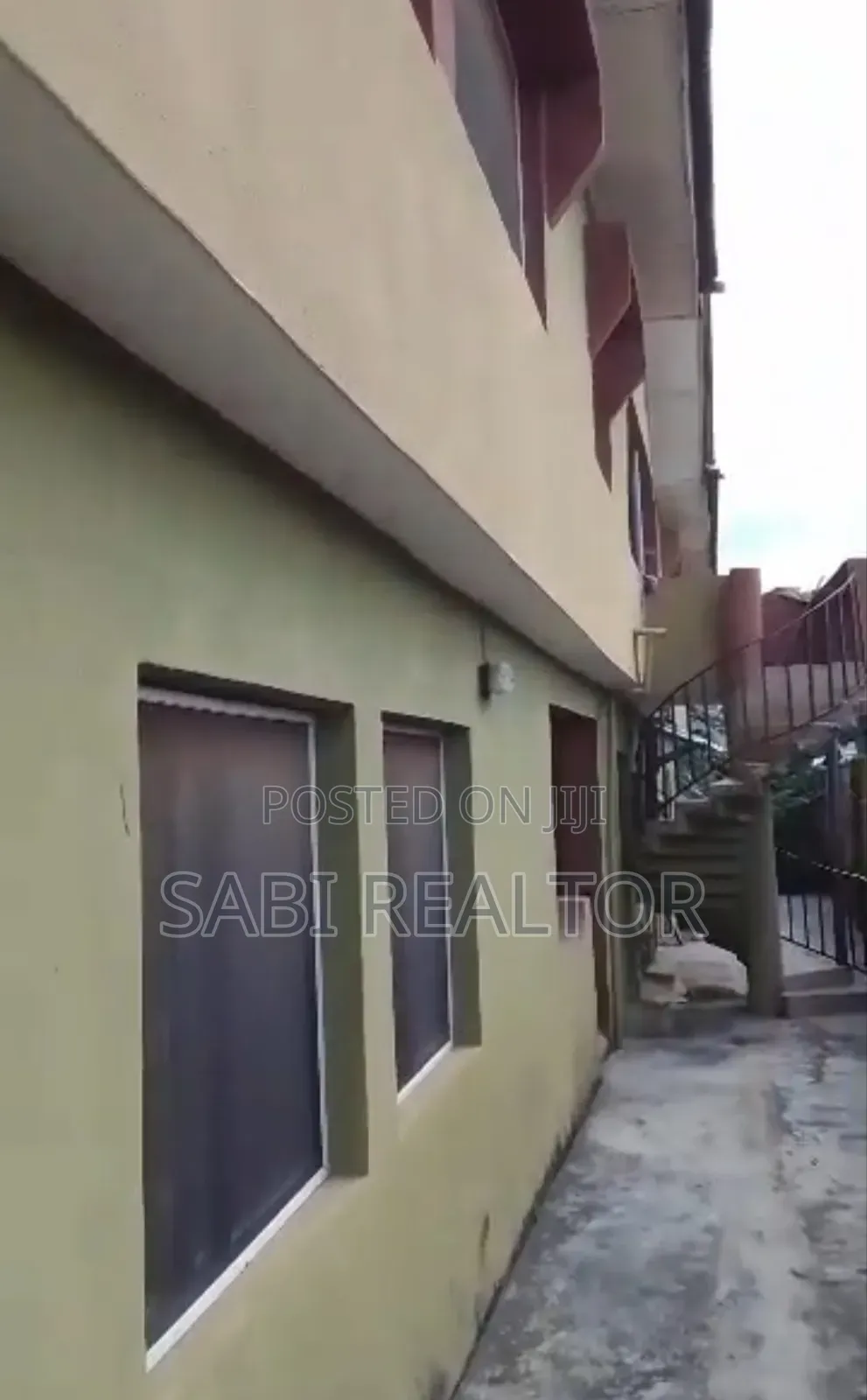 Furnished 3bdrm Block of Flats in Jakande for sale in Jakande