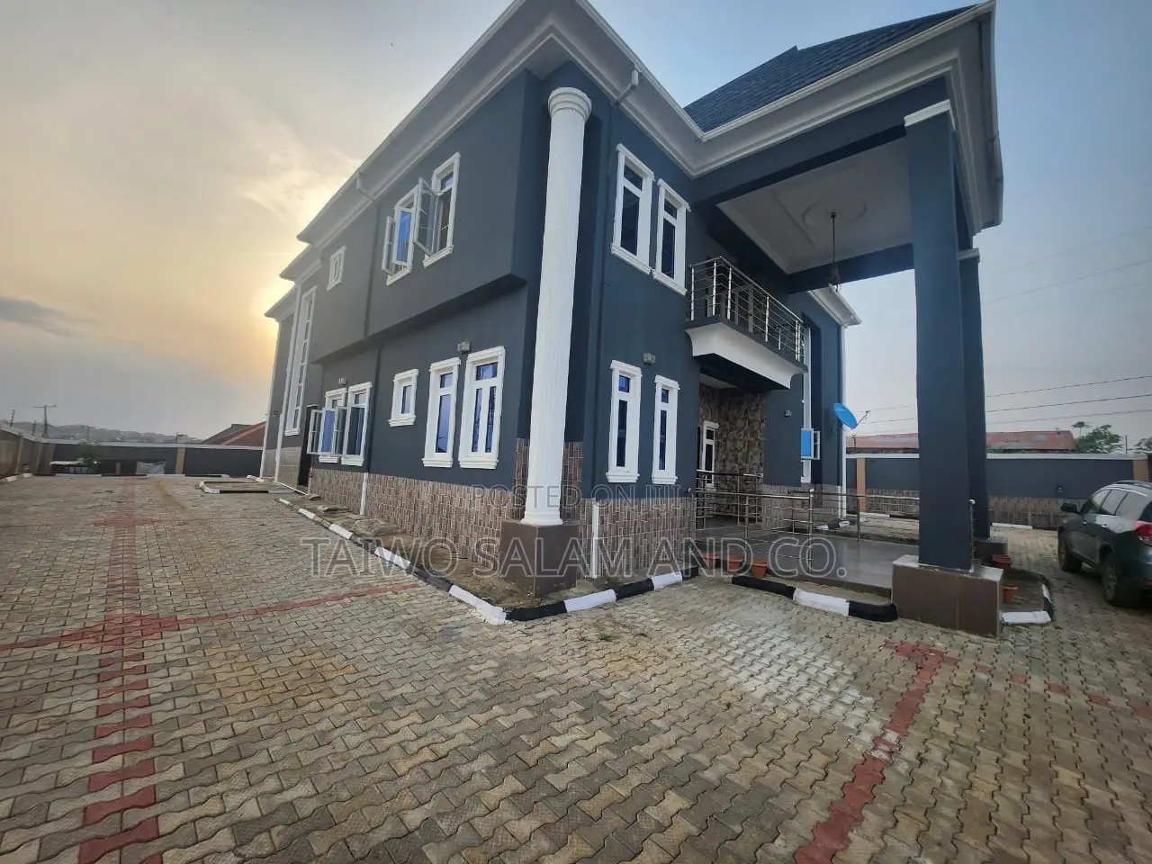 4bdrm Duplex in Oluyole Estate for sale in Oluyole Estate
