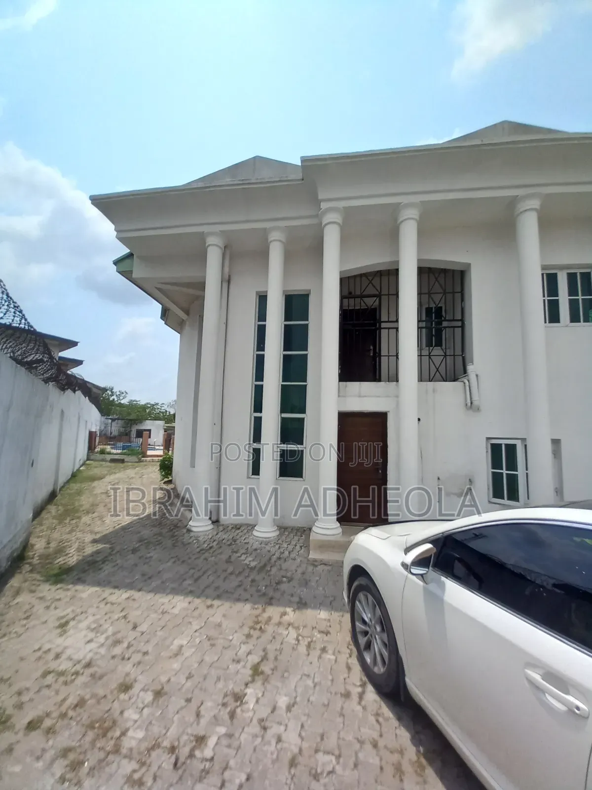 Land Measuring 900sqm With a Fully Detached Duplex in Ogunlana