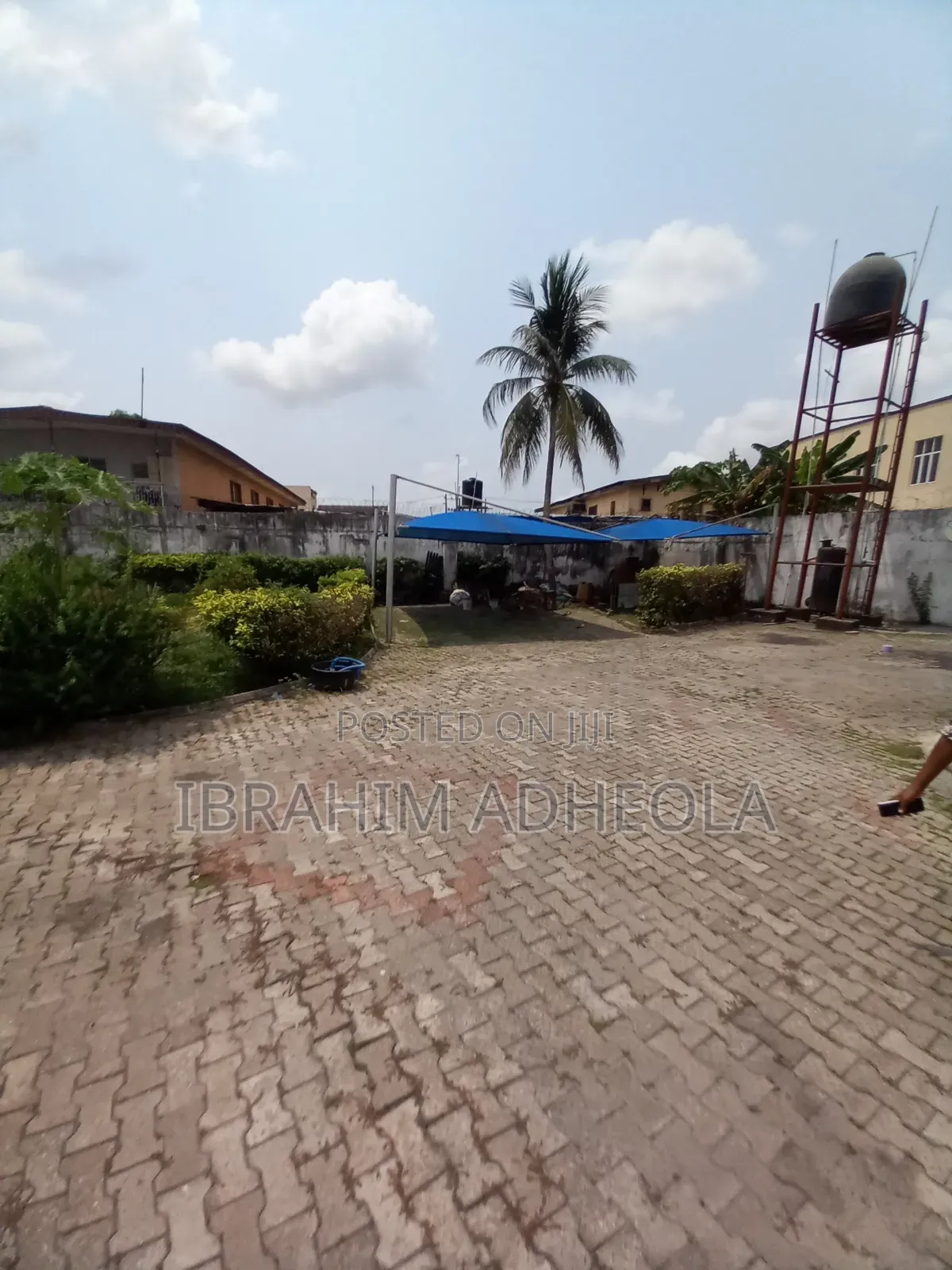 Land Measuring 900sqm With a Fully Detached Duplex in Ogunlana