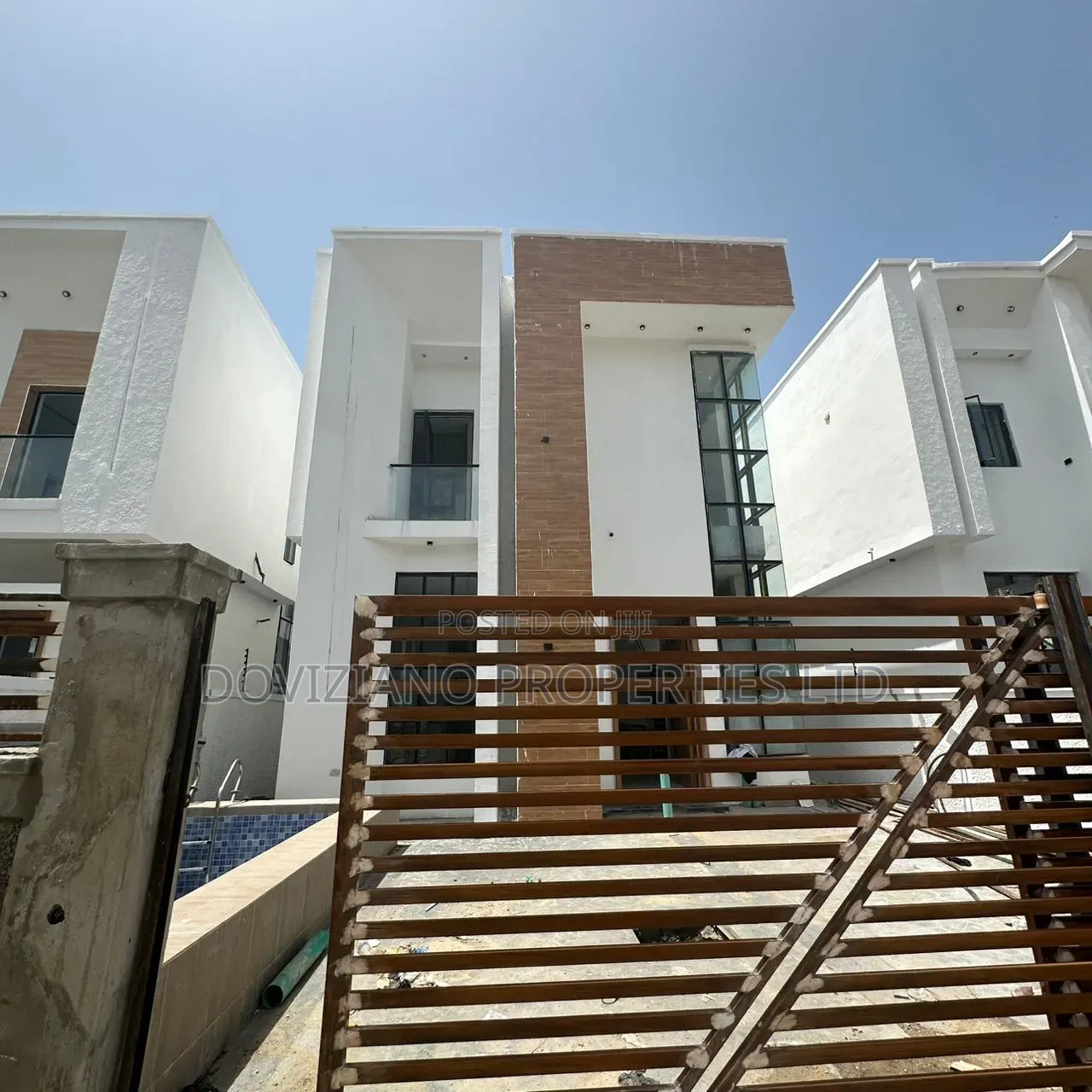 4bdrm Duplex in Chevron for sale in Chevron
