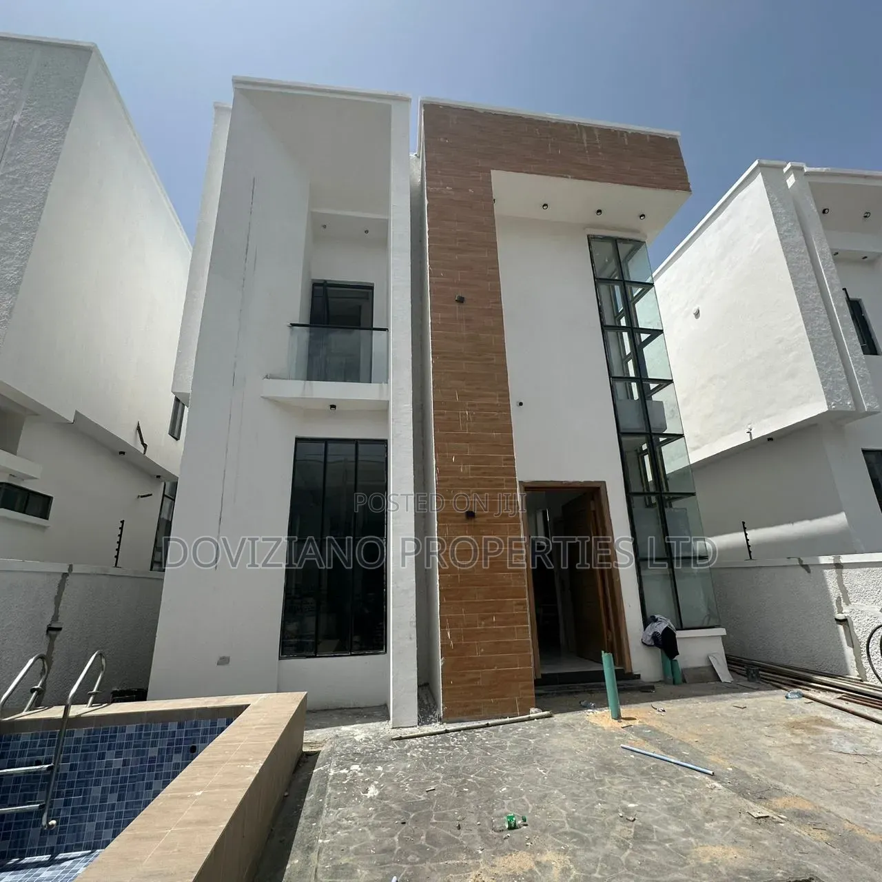 4bdrm Duplex in Chevron for sale in Chevron