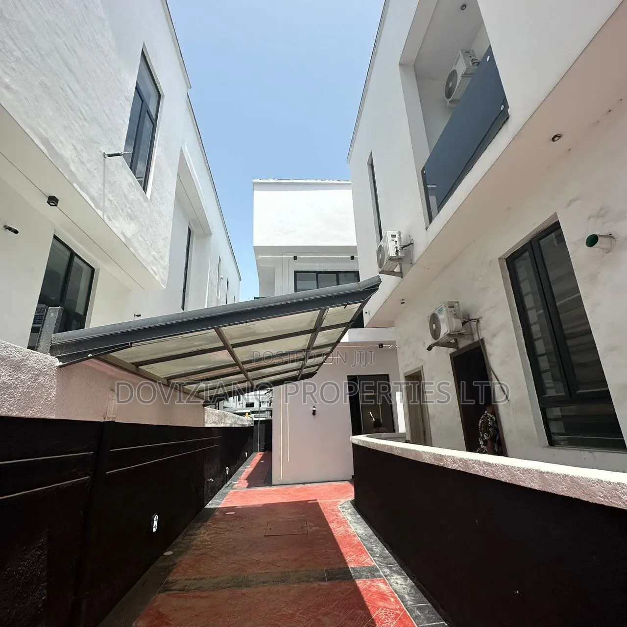 4bdrm Duplex in Chevron for sale in Chevron