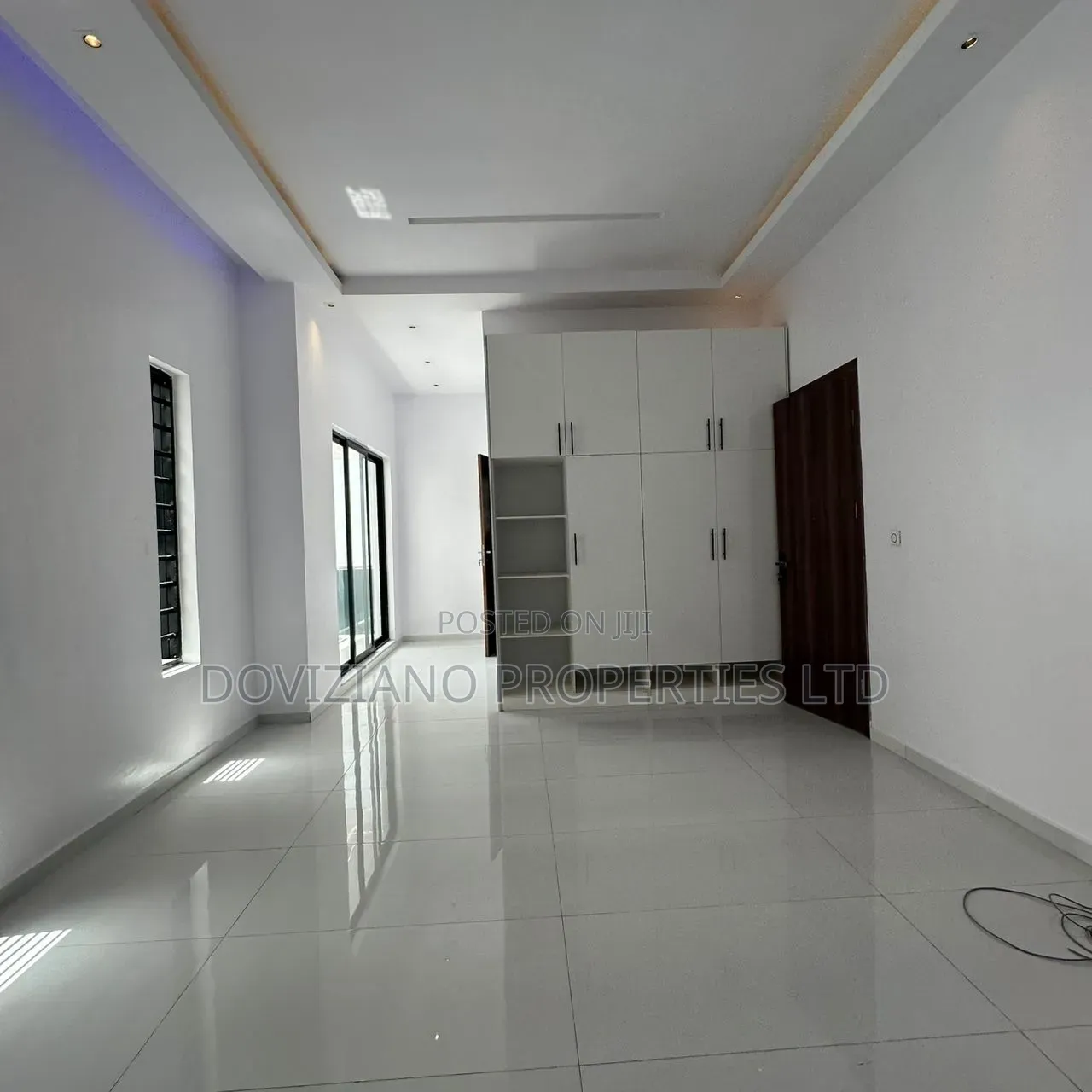 4bdrm Duplex in Chevron for sale in Chevron