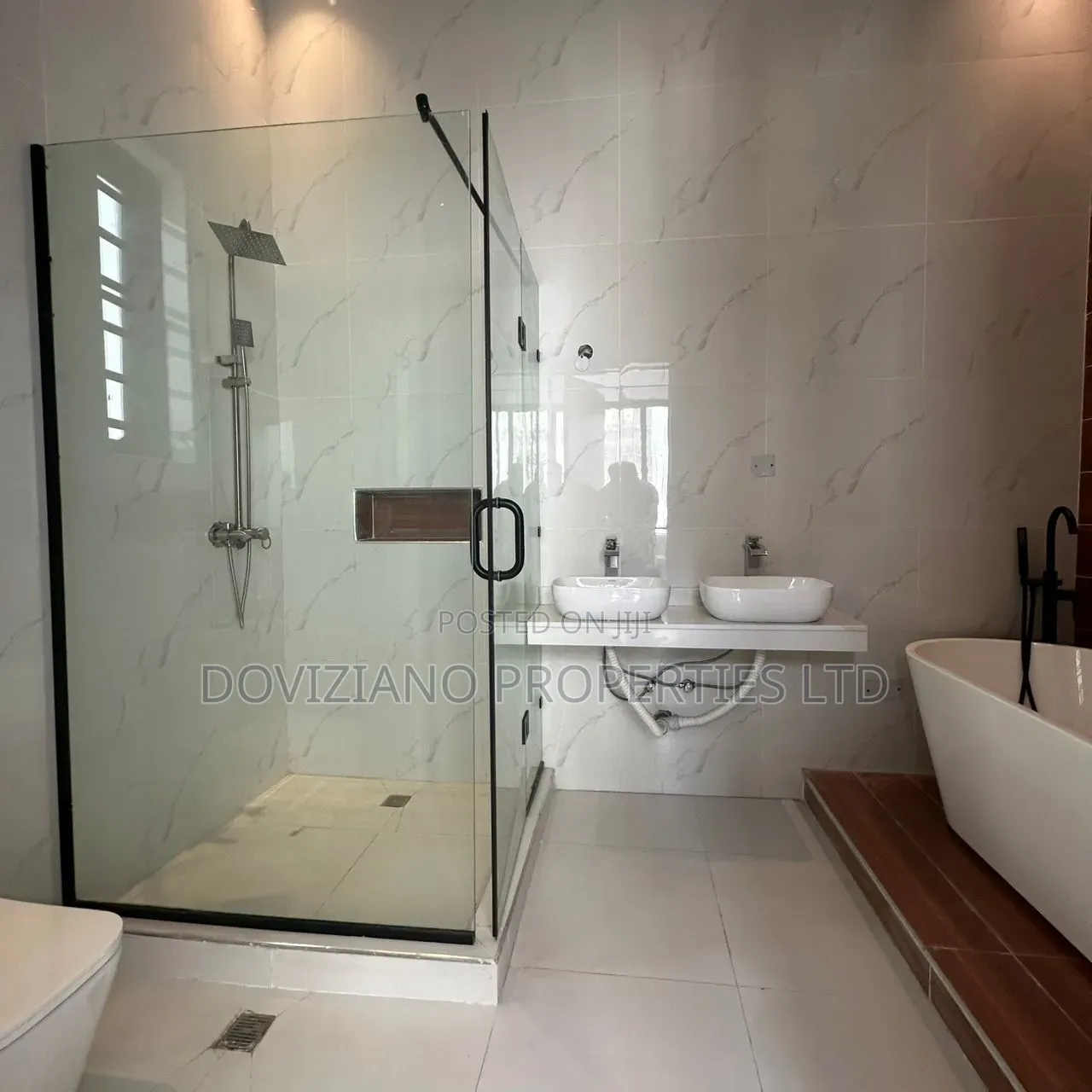 4bdrm Duplex in Chevron for sale in Chevron