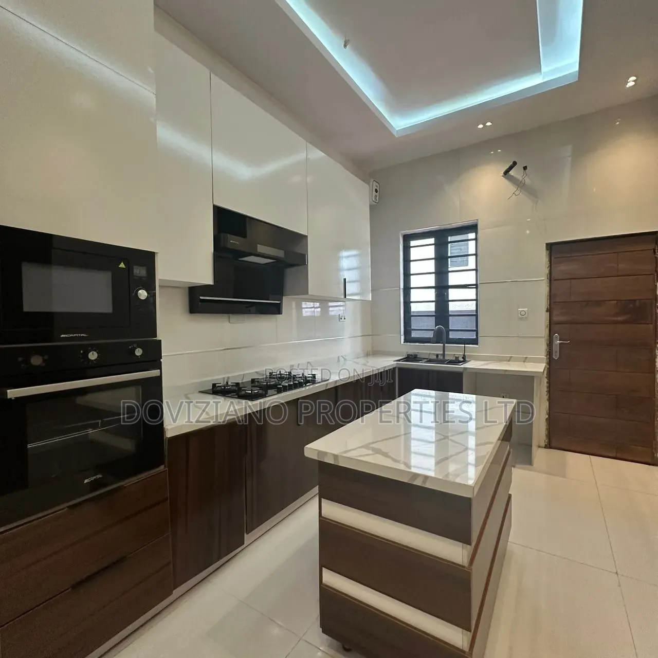4bdrm Duplex in Chevron for sale in Chevron