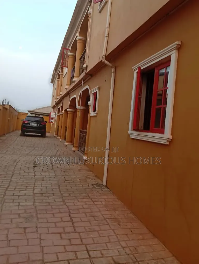 3bdrm Block of Flats in Elewuro Estate,, Ibadan for sale in Ibadan