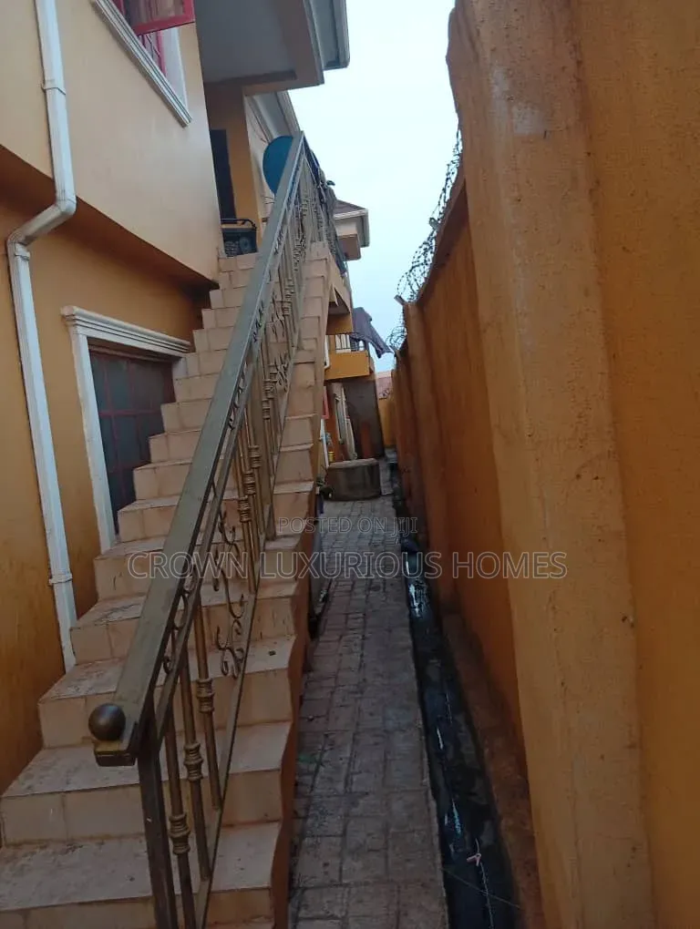 3bdrm Block of Flats in Elewuro Estate,, Ibadan for sale in Ibadan