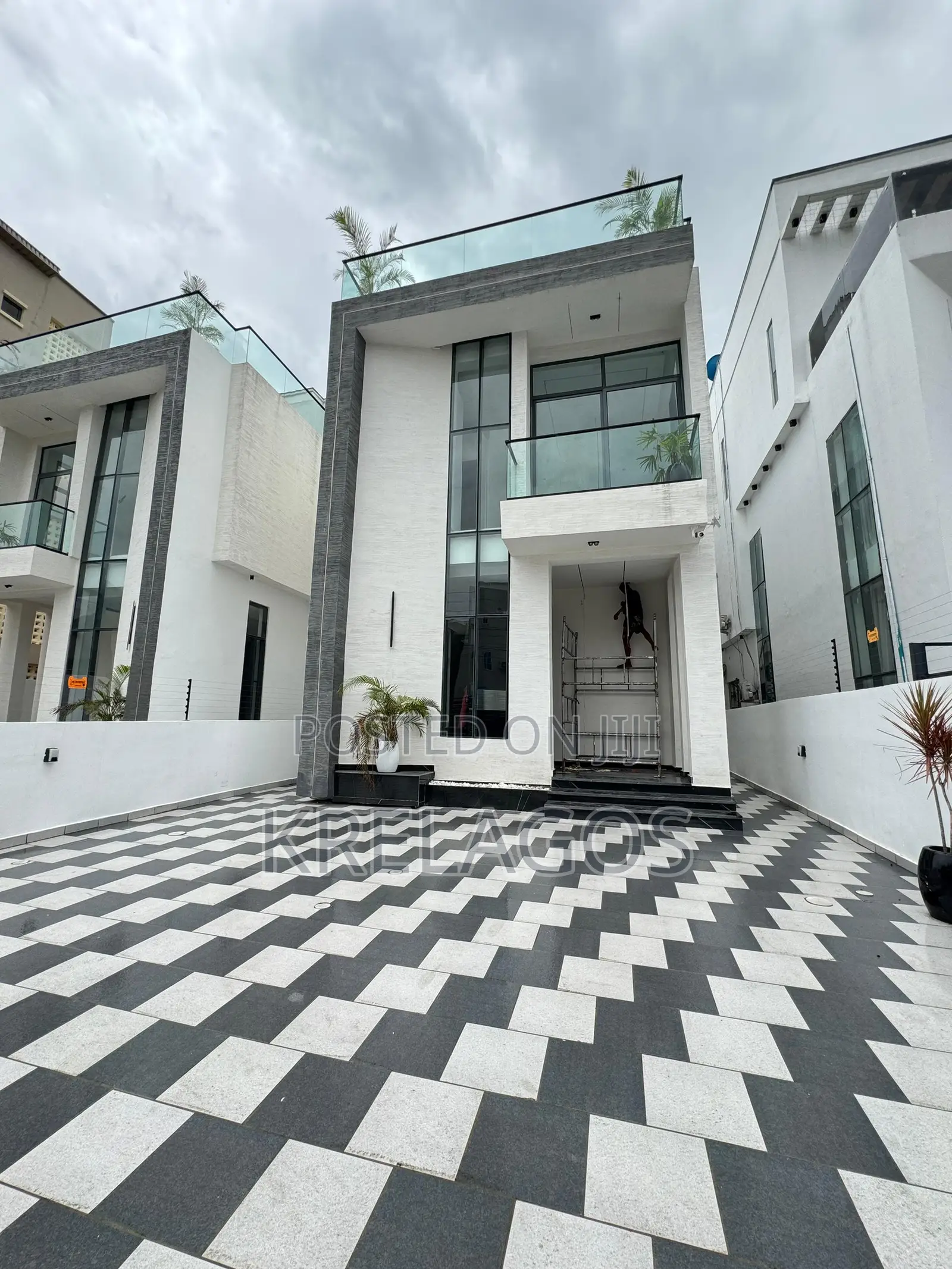 5bdrm Duplex in Osapa london for sale in Osapa london