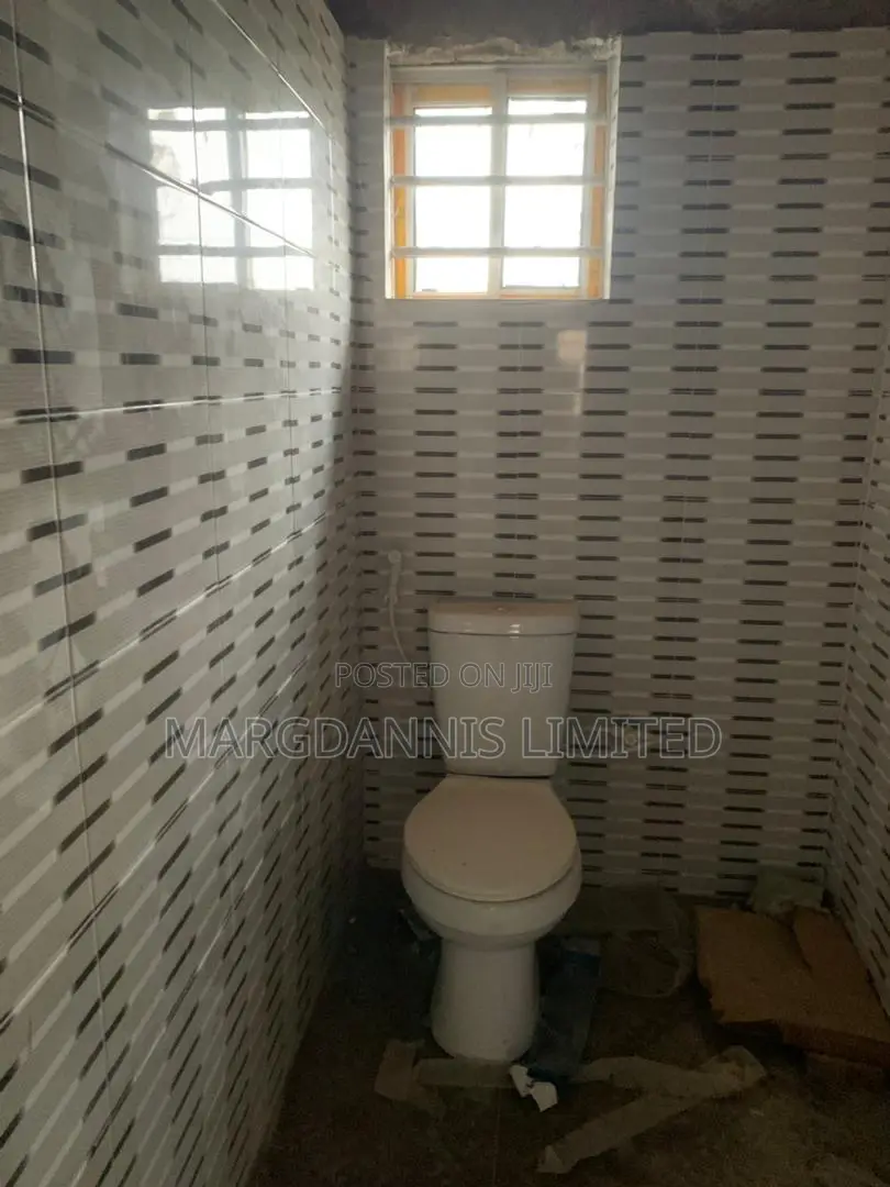 5bdrm Block of Flats in Agbalumo, Adamo for sale in Adamo