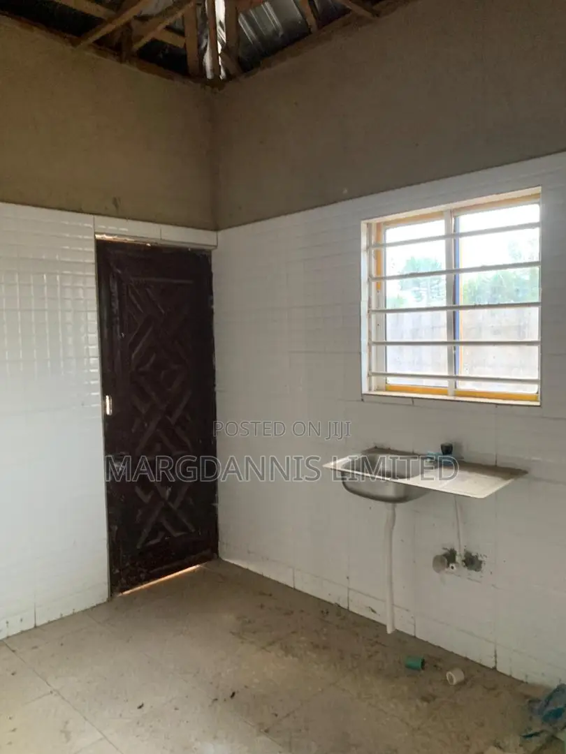 5bdrm Block of Flats in Agbalumo, Adamo for sale in Adamo