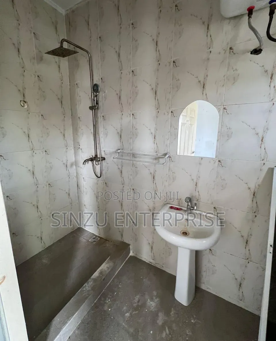 Studio Apartment in Lcc, Chevron for rent in Chevron