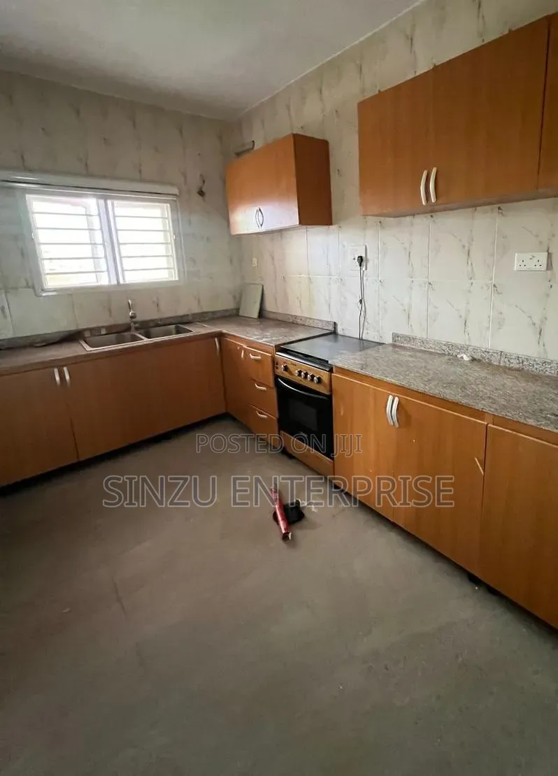 Studio Apartment in Lcc, Chevron for rent in Chevron