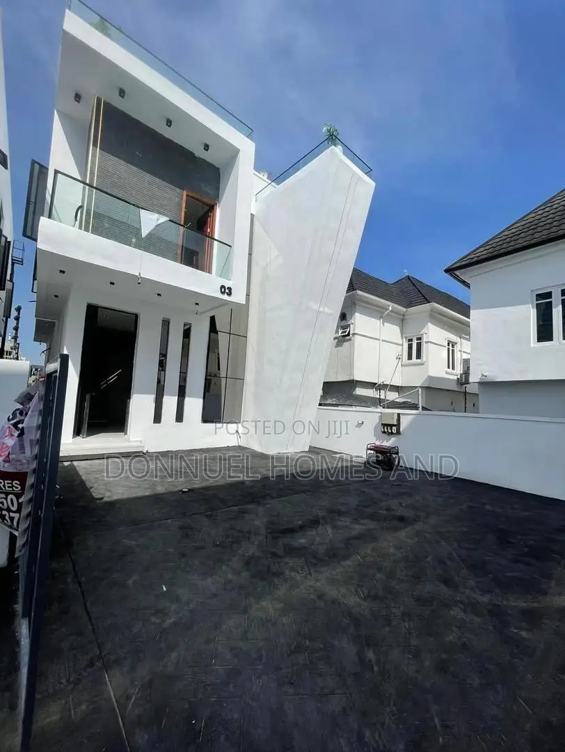 4bdrm Duplex in Ikota for rent in Ikota