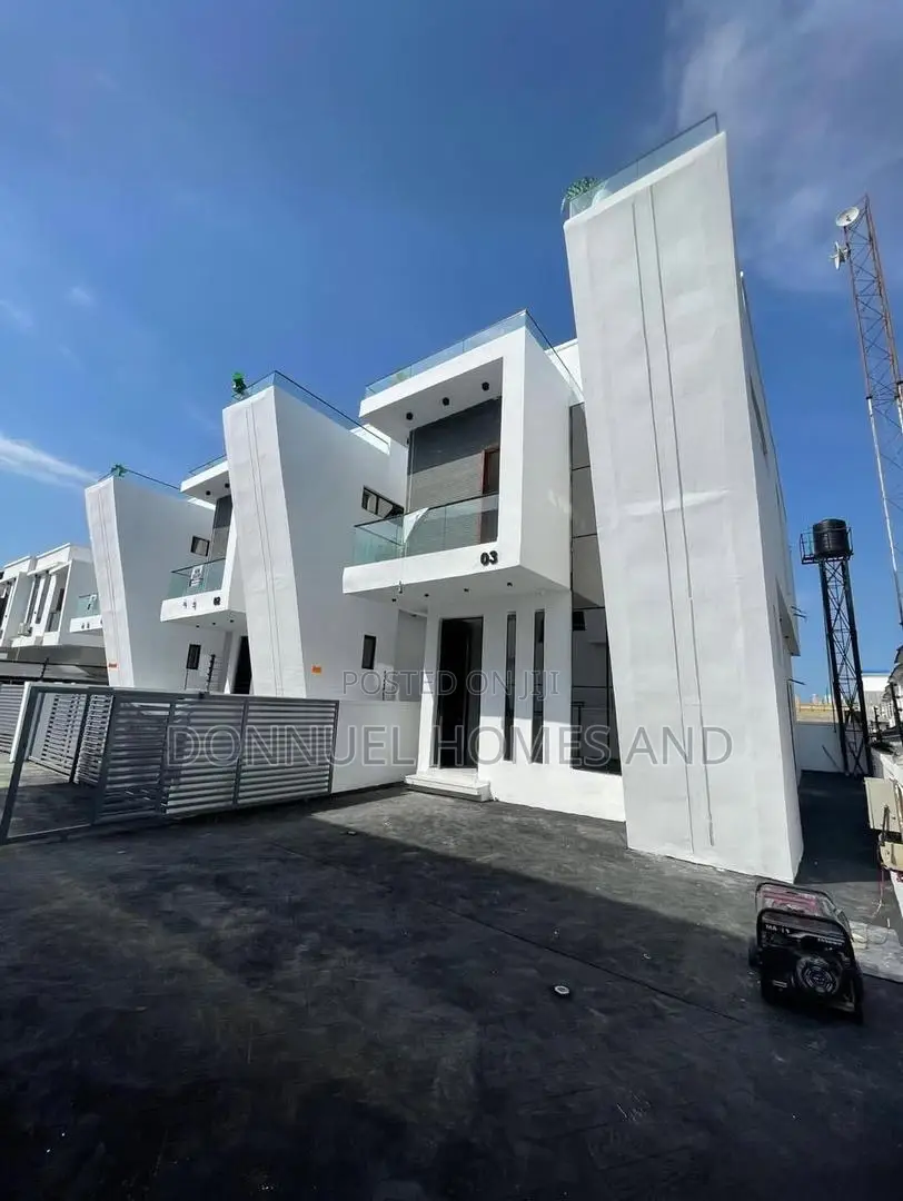 4bdrm Duplex in Ikota for rent in Ikota