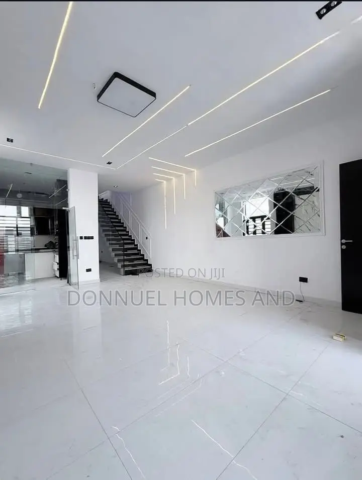 4bdrm Duplex in Ikota for rent in Ikota
