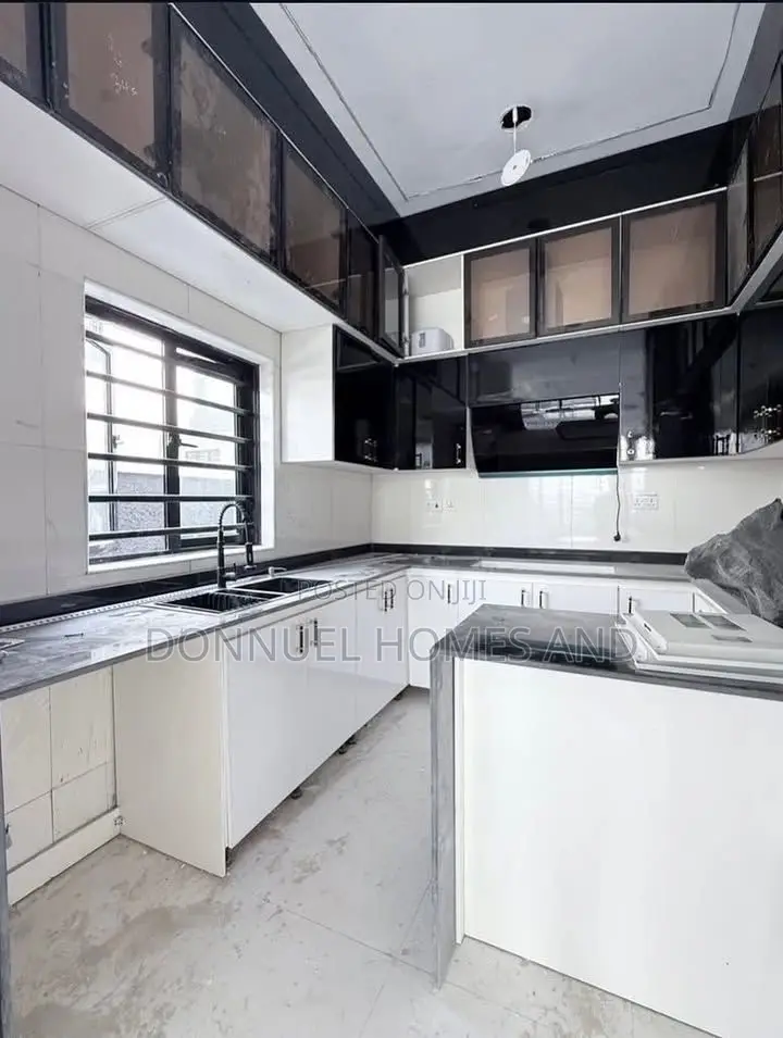4bdrm Duplex in Ikota for rent in Ikota