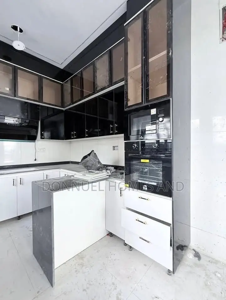 4bdrm Duplex in Ikota for rent in Ikota