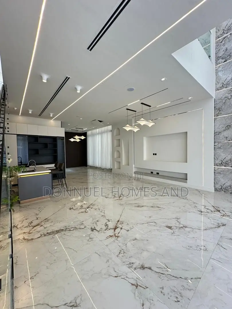 5bdrm Duplex in Lekki Phase 1 for sale in Lekki Phase 1